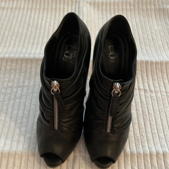 Barneys New York CO-OP Shoes - Barney’s Co-Op leather black zipper booties, 38